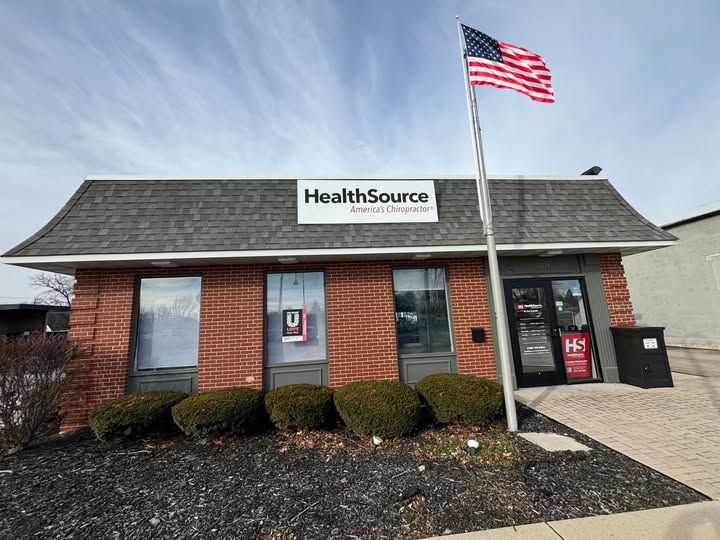 Exterior entrance at HealthSource of Downtown Mokena