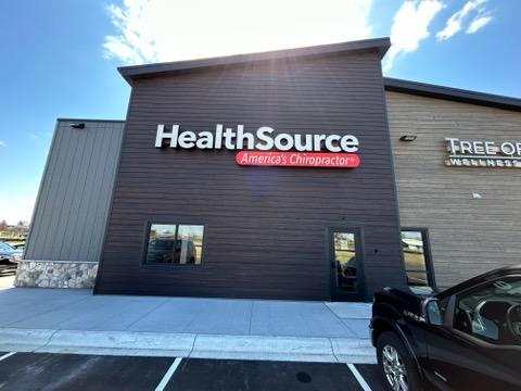 Exterior entrance of HealthSource of Albertville